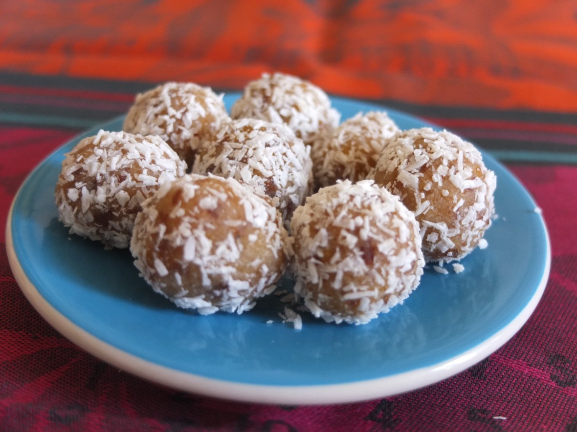 Apricot and almond energy balls