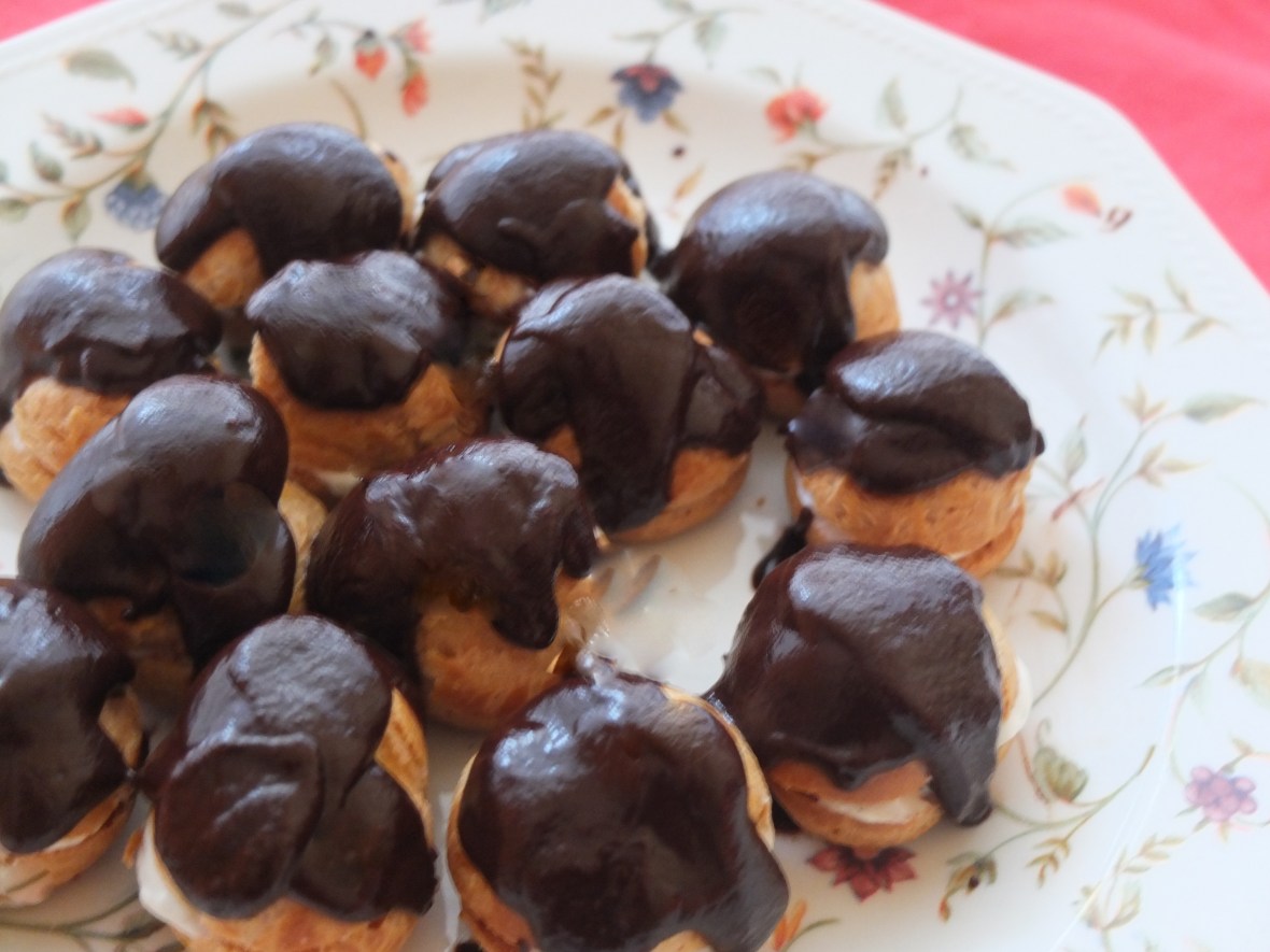 Chocolate profiteroles