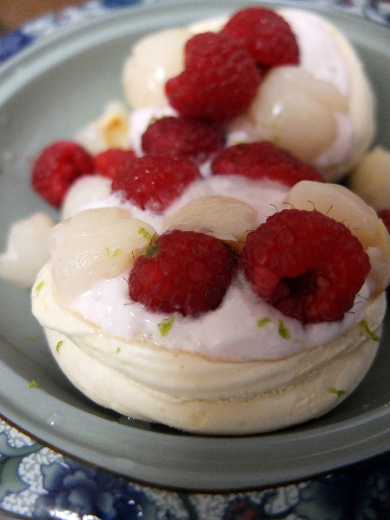 Ispahan meringue nest