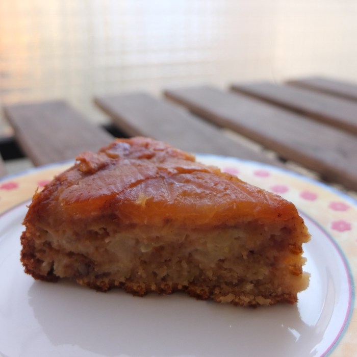 Apple and courgette cake with five spices