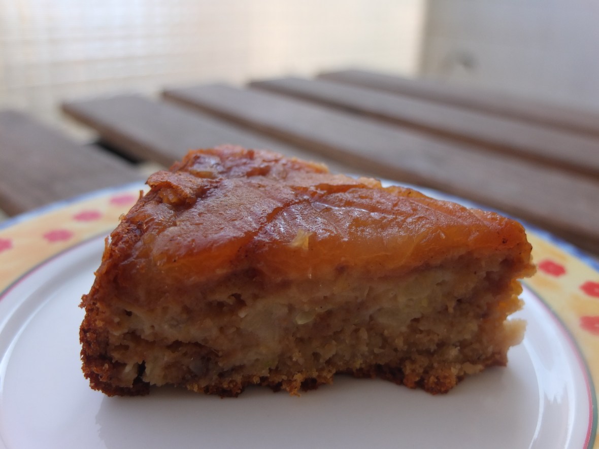 5 spices apple and courgette cake