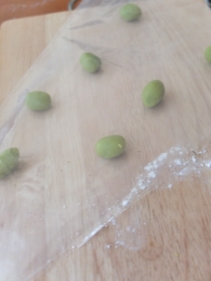 Marzipan roses and leaves