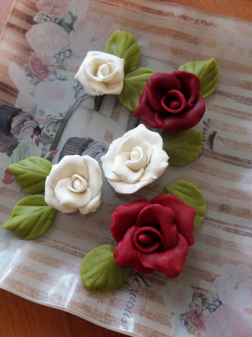 Marzipan roses and leaves