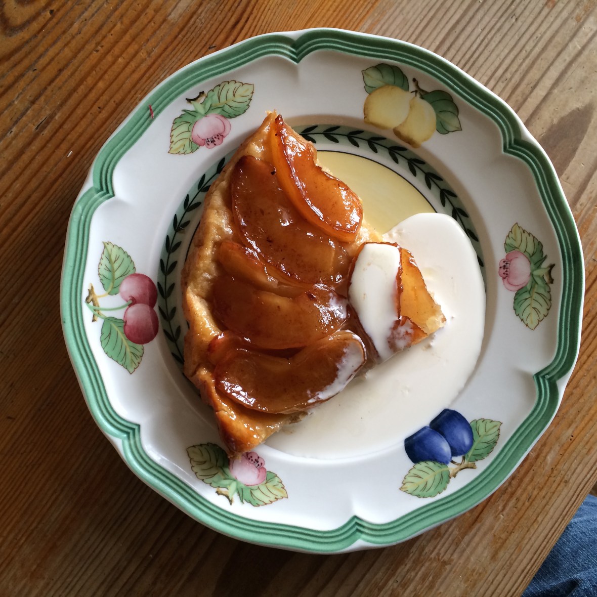 Apple tarte tatin with Chinese five spices and Tamarind with maple syrup caramel