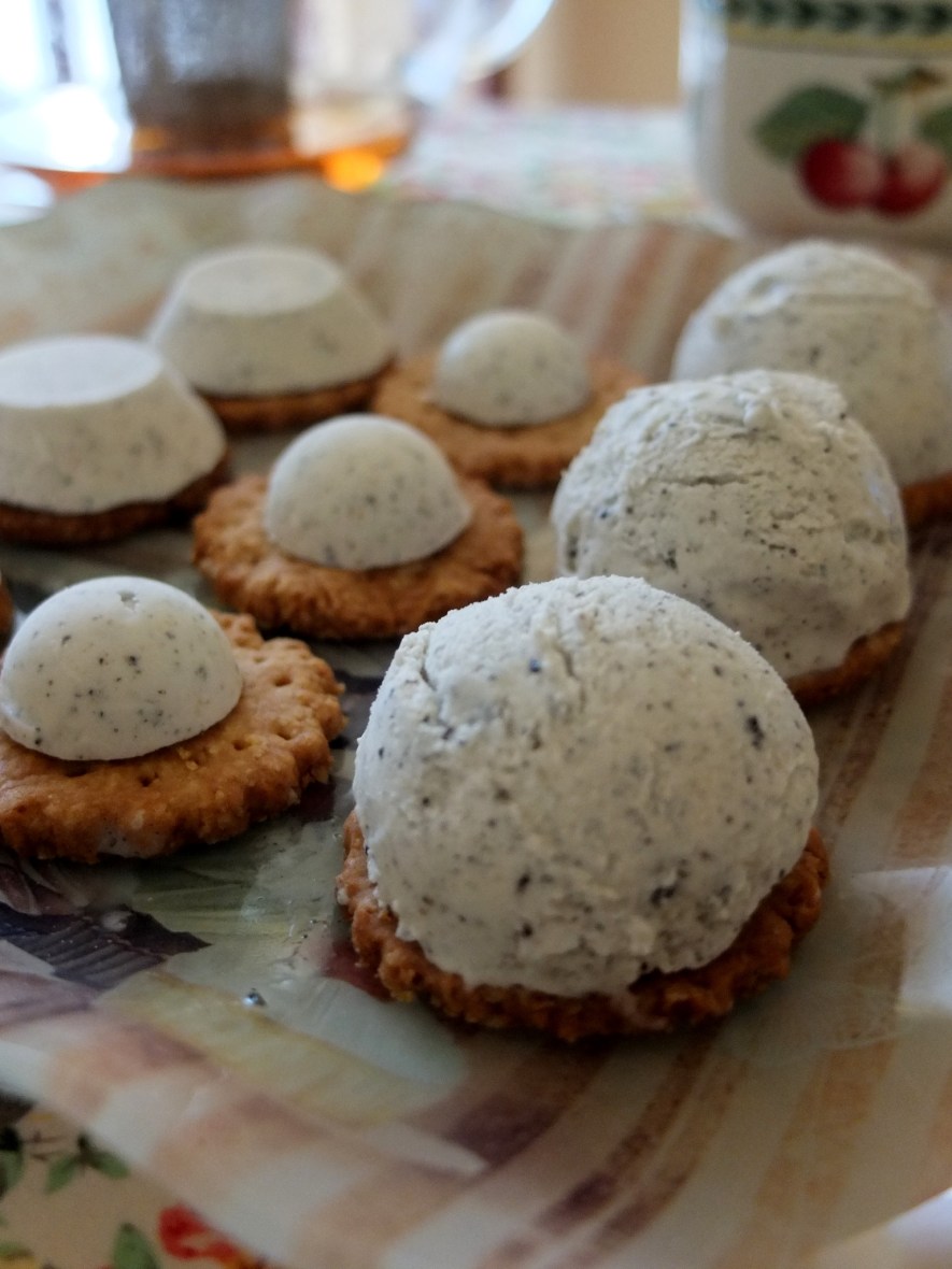 Healthy black sesame and yuzu ice-cream biscuits