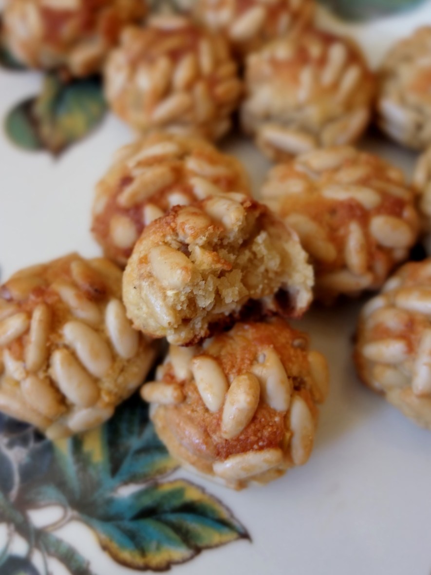 Panellets almond cookies