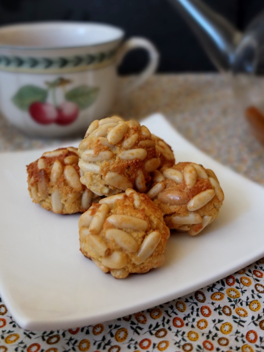 Panellets almond paste cookies