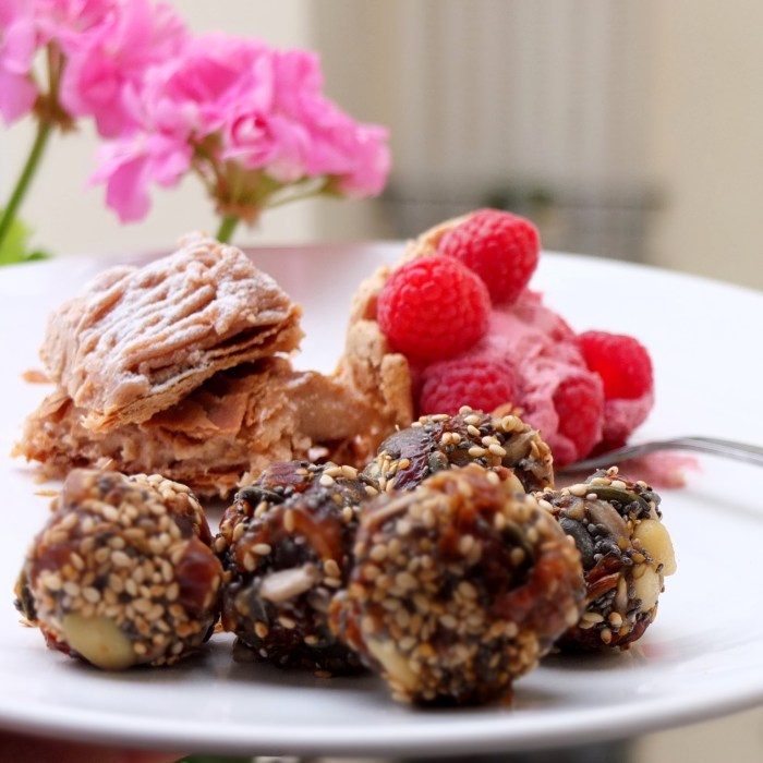 date and cranberry bliss balls