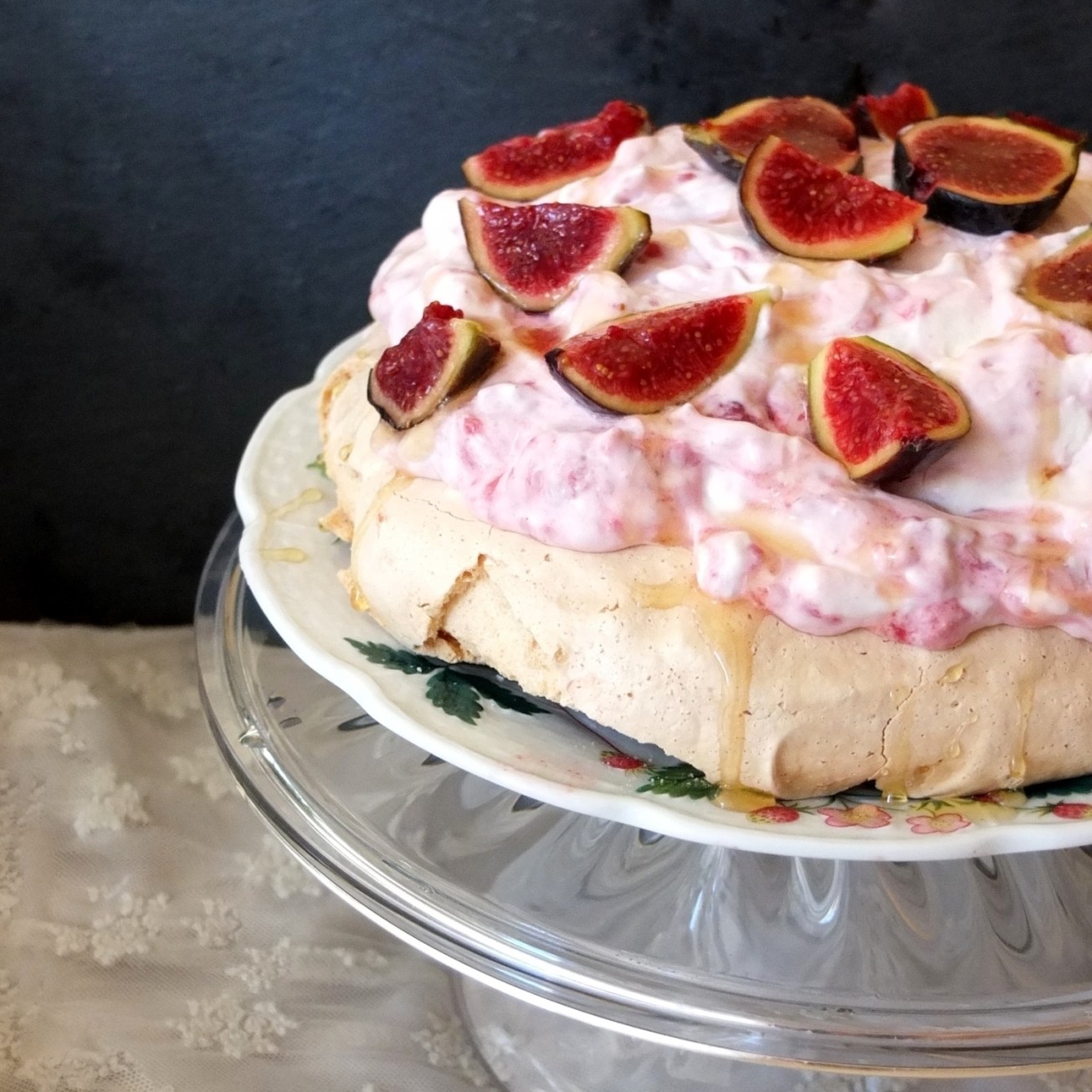 Raspberry, goats' cheese and fig pavlova