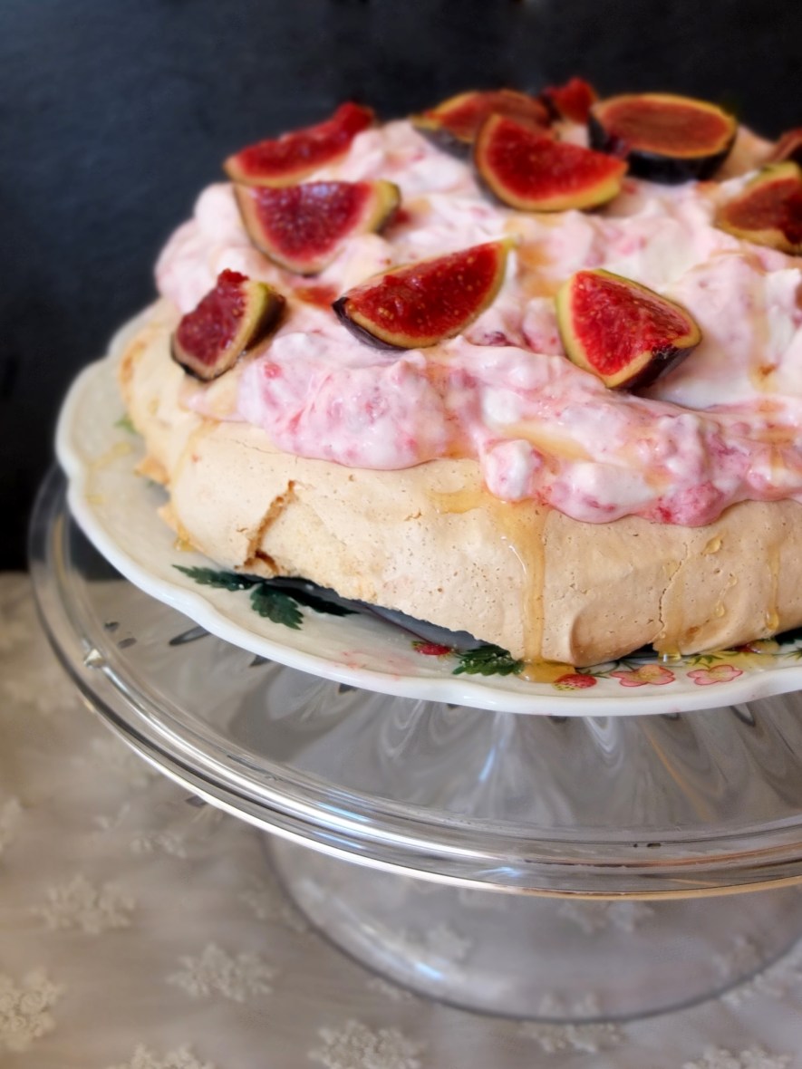 Raspberry, goats' cheese and fig pavlova