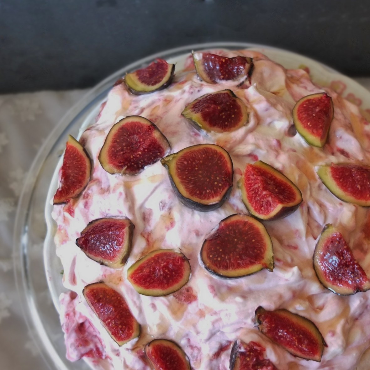 Raspberry, goats' cheese and fig pavlova