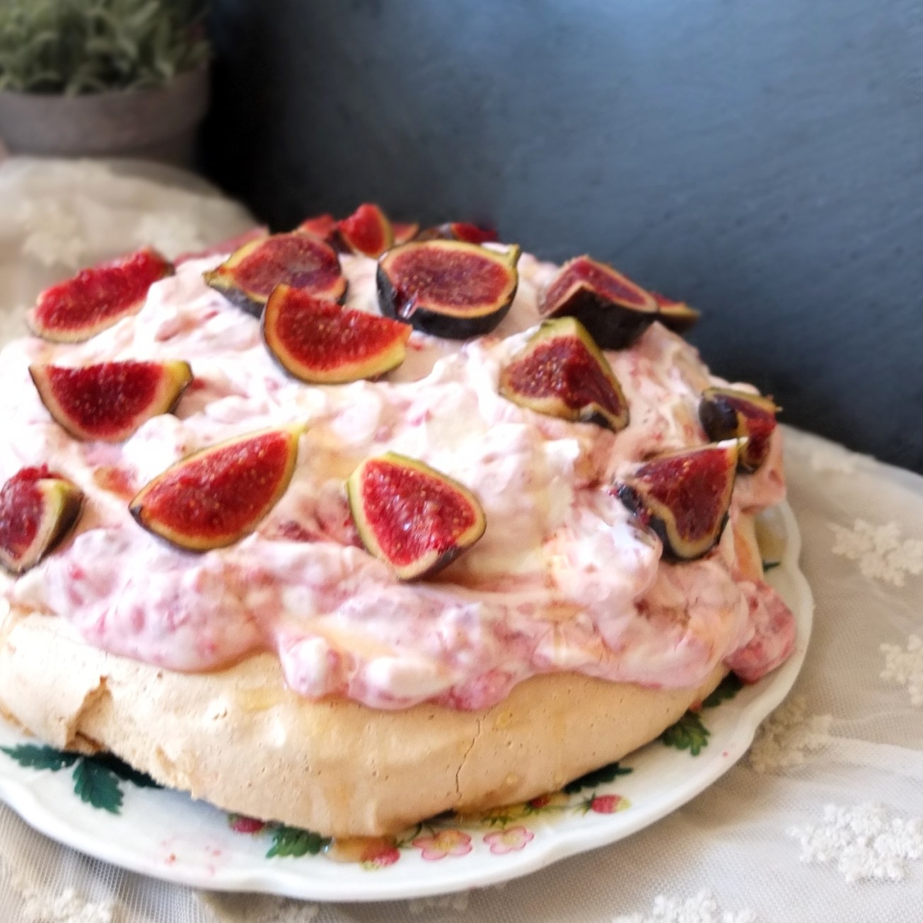 Raspberry, goats' cheese and fig pavlova