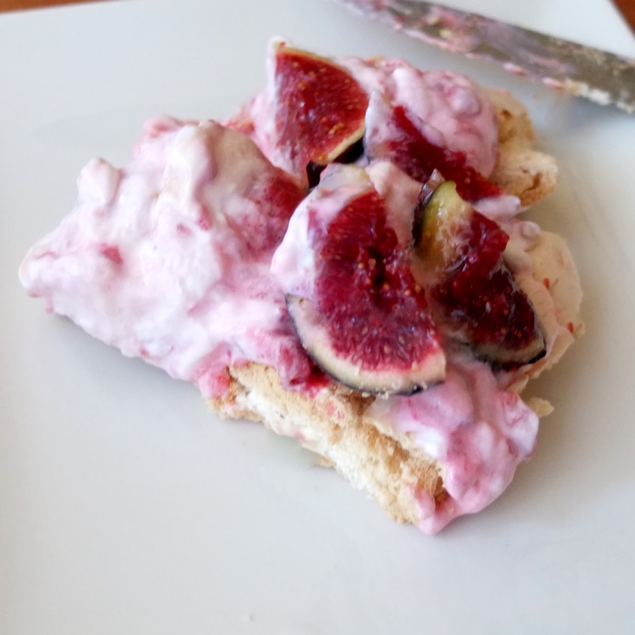 Raspberry, goats' cheese and fig pavlova