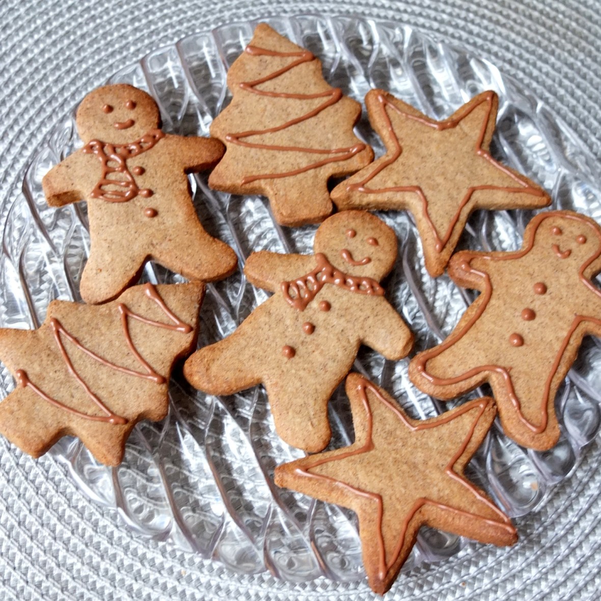 Healthier spiced Christmas biscuits