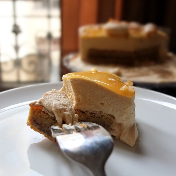 Triomphe aux noix - caramel walnut mousse cake