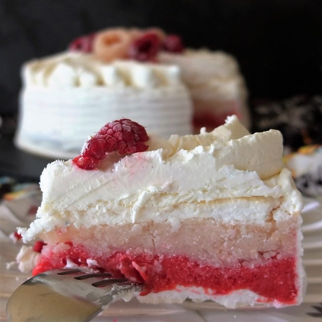 Vacherin glacé Ispahan - Raspberry, lychee and rose frozen sorbet meringue cake
