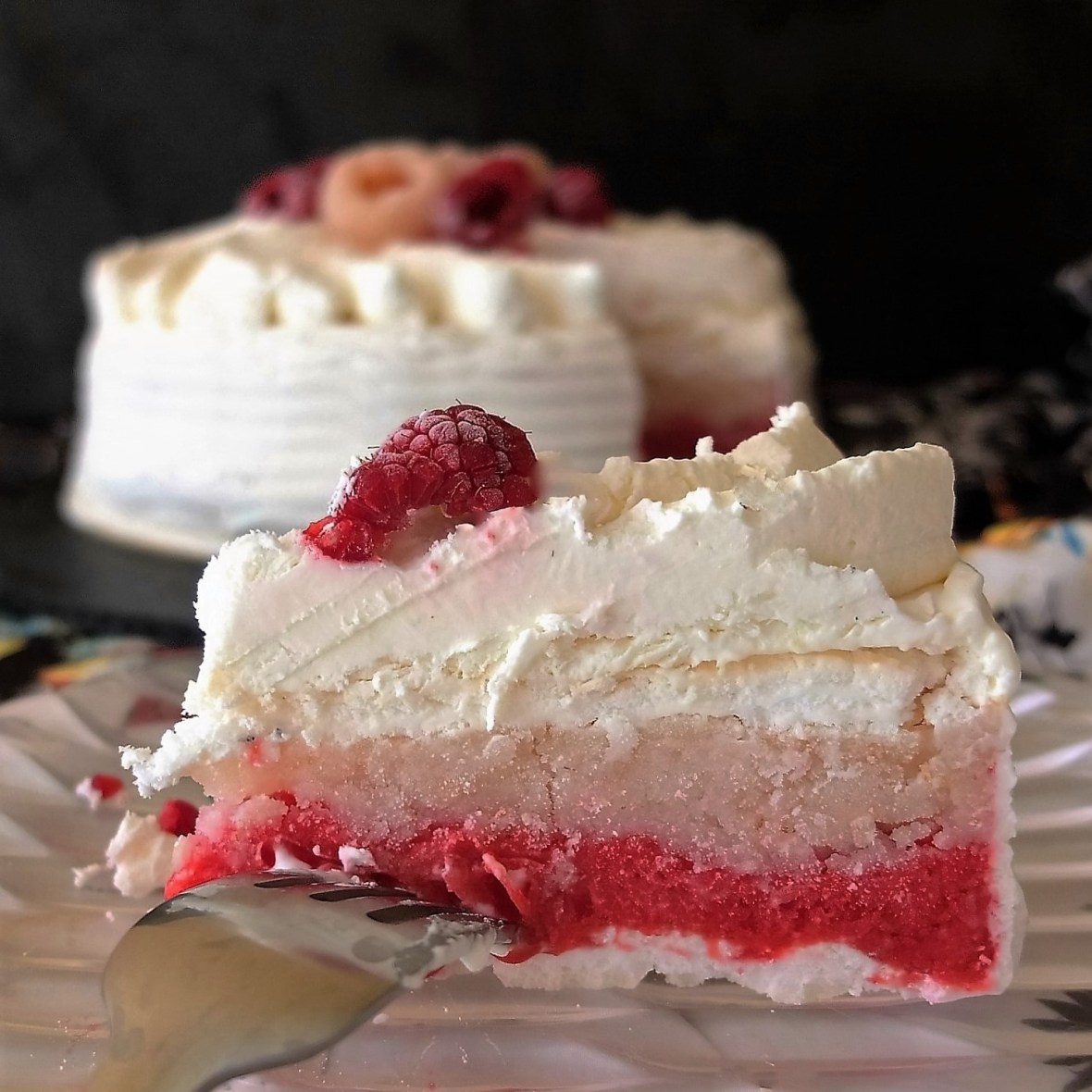 Vacherin glacé Ispahan - Raspberry, lychee and rose frozen sorbet meringue cake