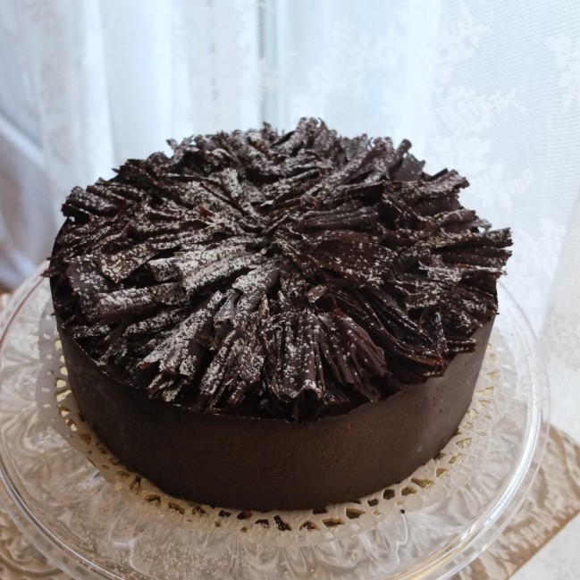Feuille d'Automne - Lenotre's dark chocolate mousse and meringue cake