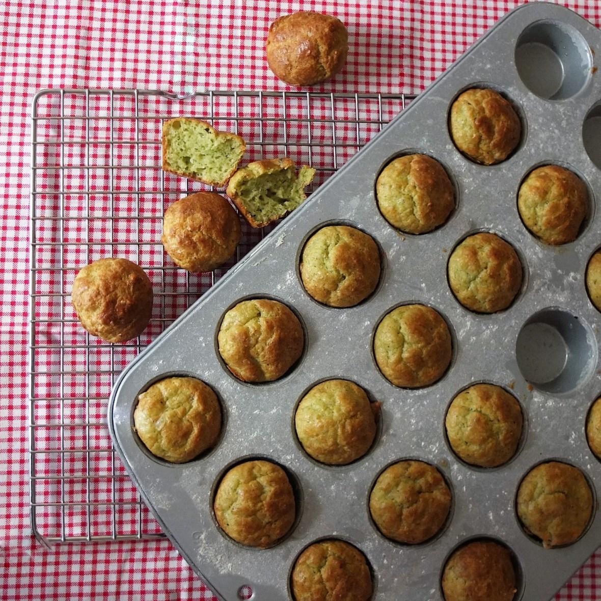 Cheesy pesto spelt mini muffins