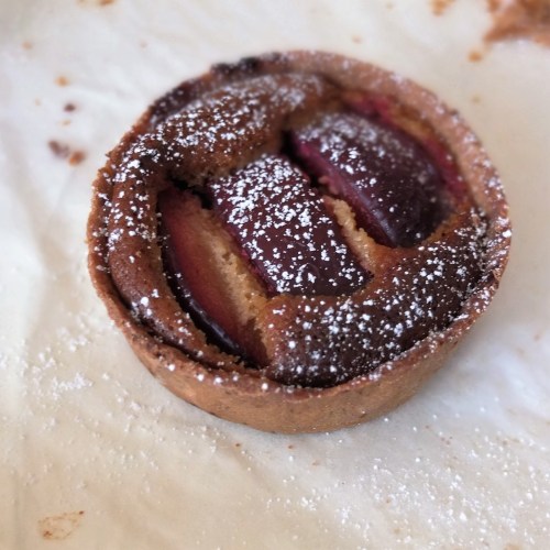 Healthier plum almond tart