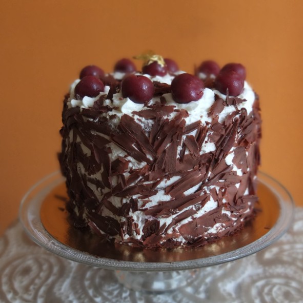 Blackforest gateau with sour cherries and a pastry layer