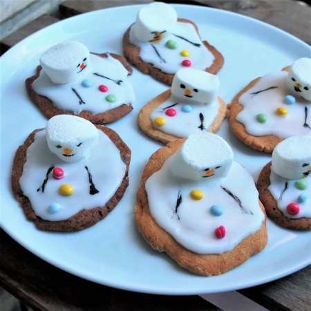 Melted snowmen biscuits or cookies