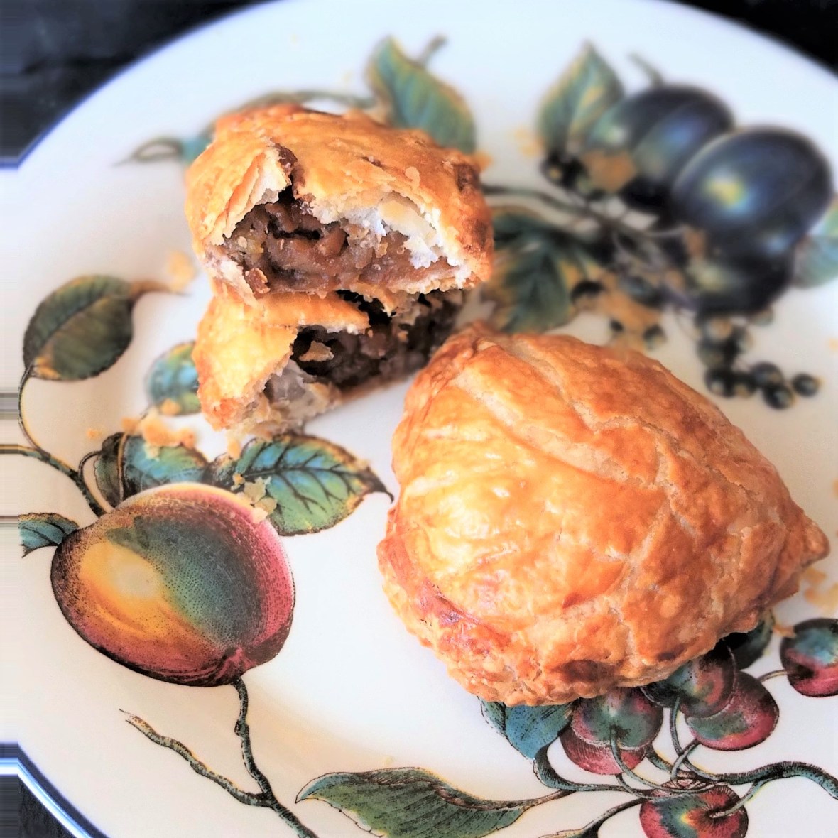 Chaussons aux pommes (apple turnovers) with coconut sugar