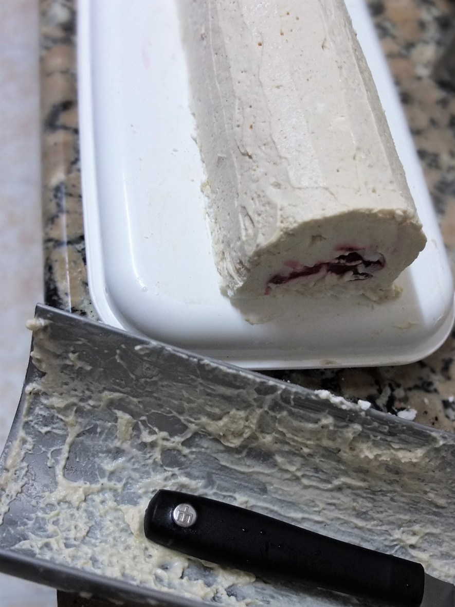 Raspberry and chestnut log