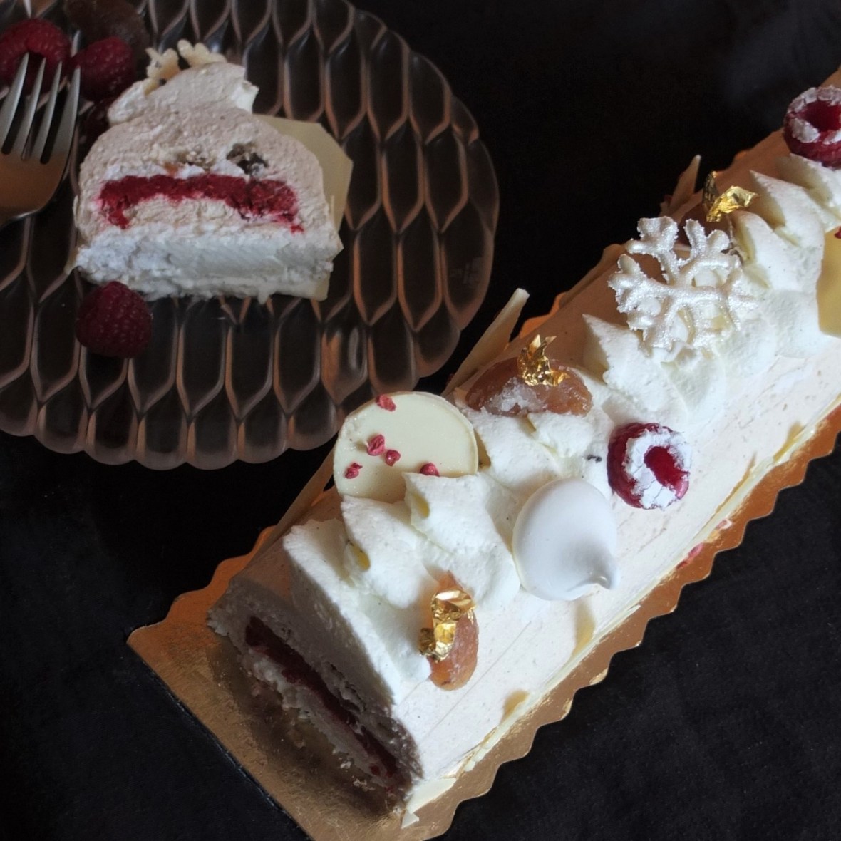 The Sparkly - Raspberry, chestnut and meringue log cake