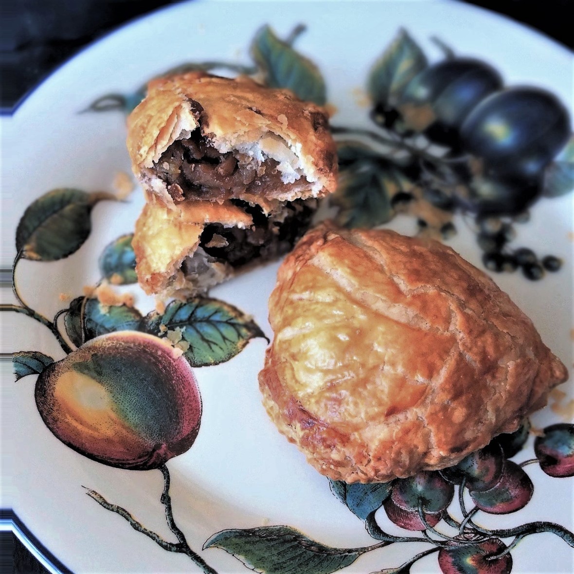 Chaussons aux pommes (apple turnovers) with coconut sugar