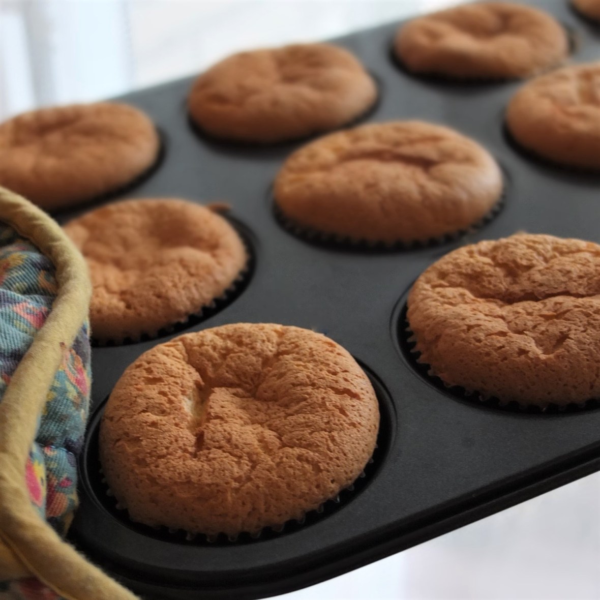 Soufflé sponge cupcakes