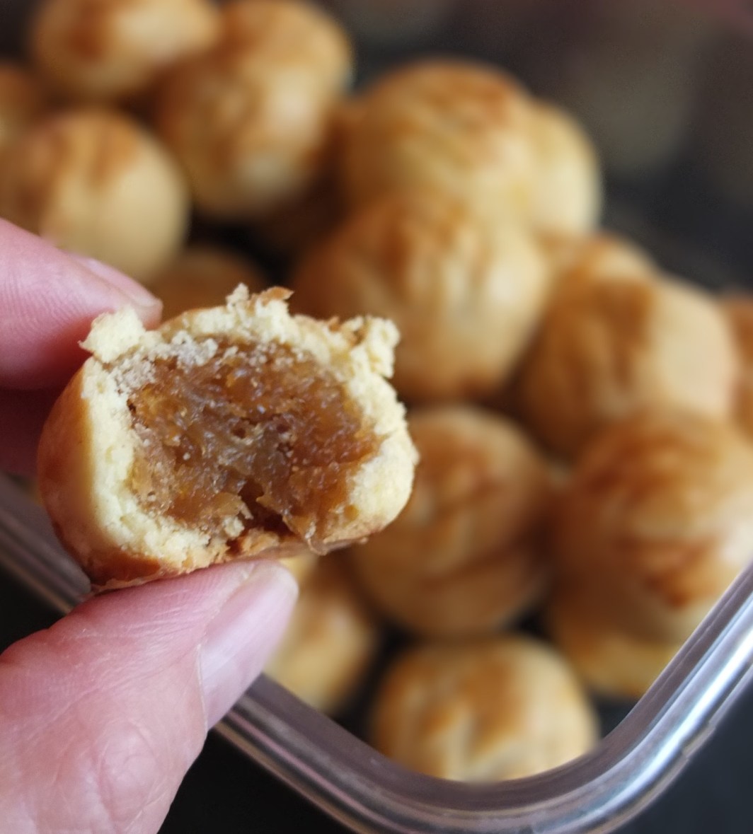 Healthier pineapple tarts with honey and maple syrup