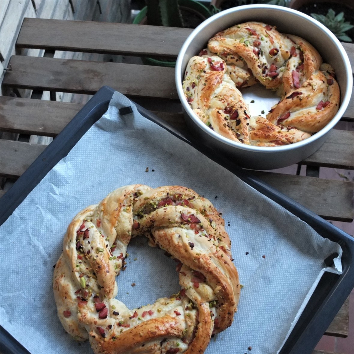 Ham, cheese and pistachio bread wreath