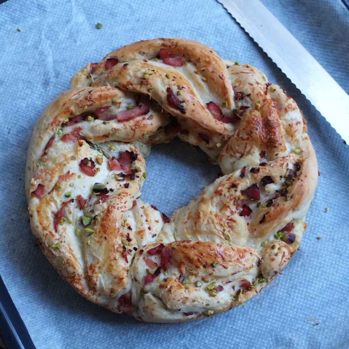 Ham, cheese and pistachio bread wreath