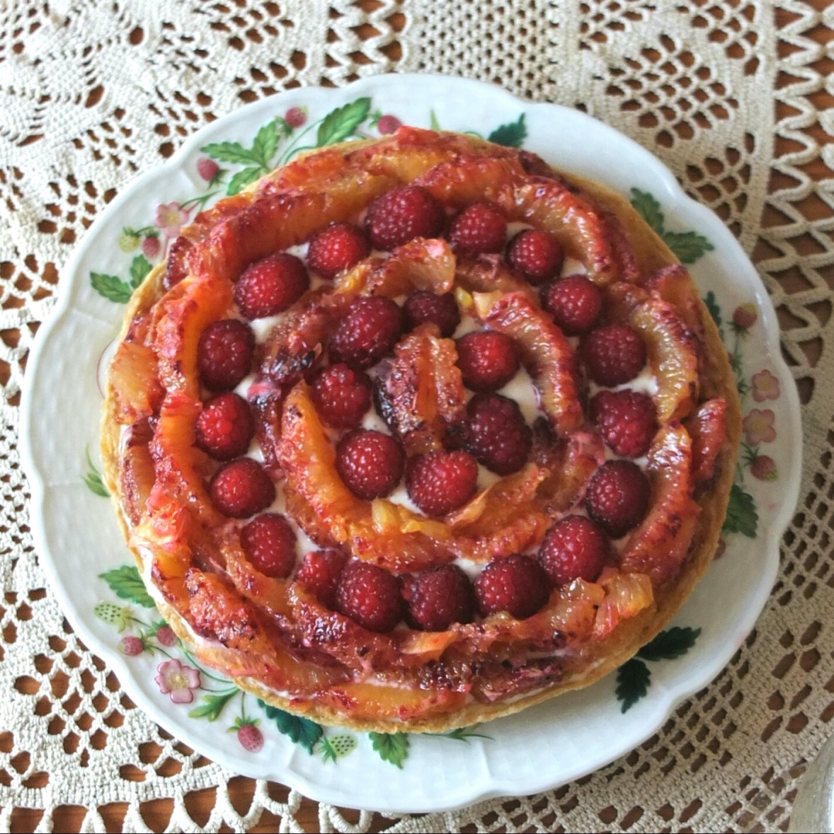 Healthier fresh fruit and quark spelt puff pastry tarts - with raspberries and blood oranges