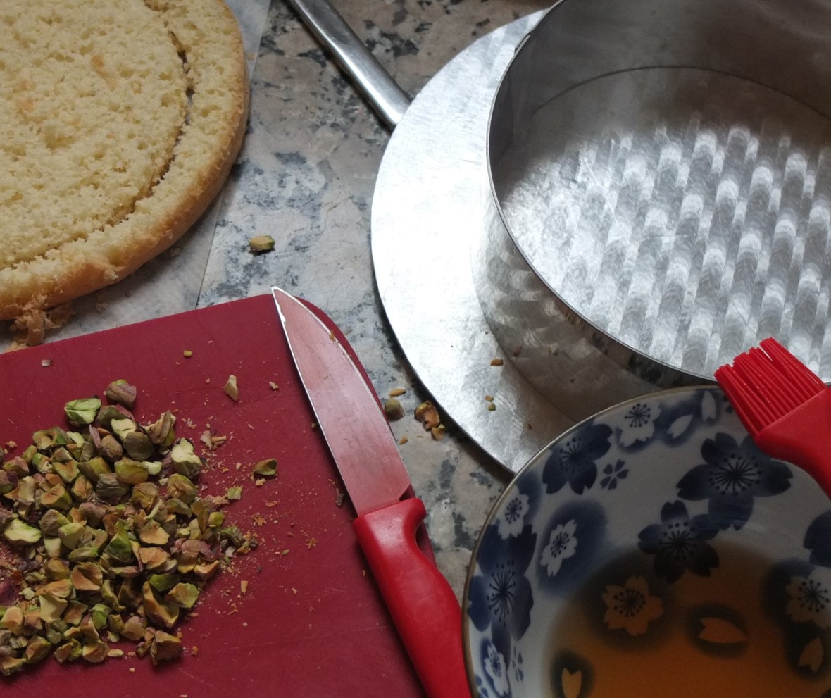 Apricot sunshine mousse cake - assembly