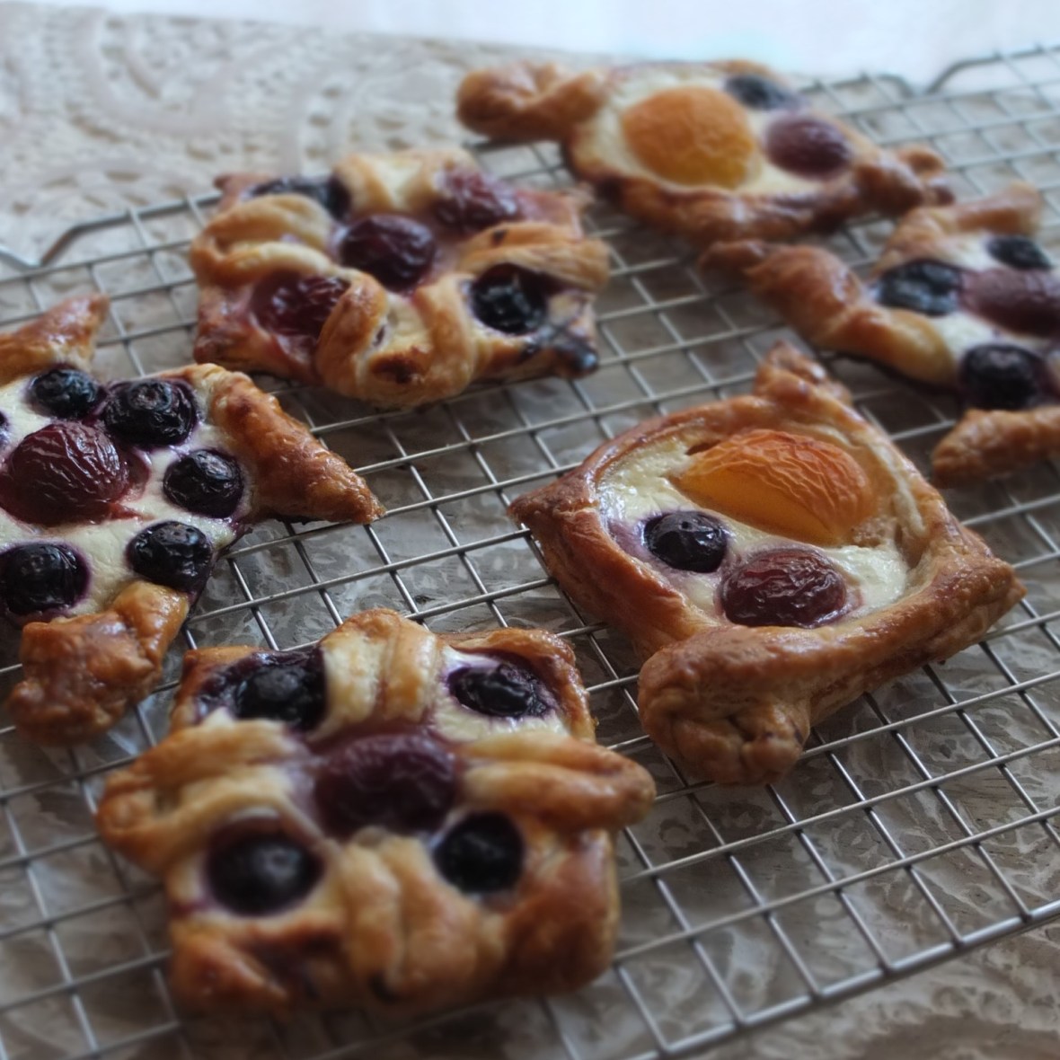 Fruit puff pastries with Quark and maple syrup