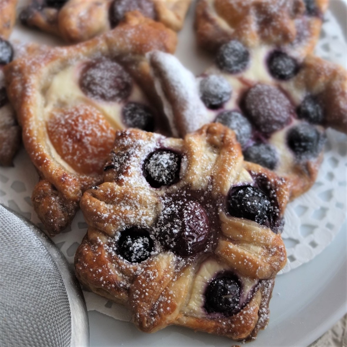 Fruit puff pastries with spelt puff, quark and maple syrup