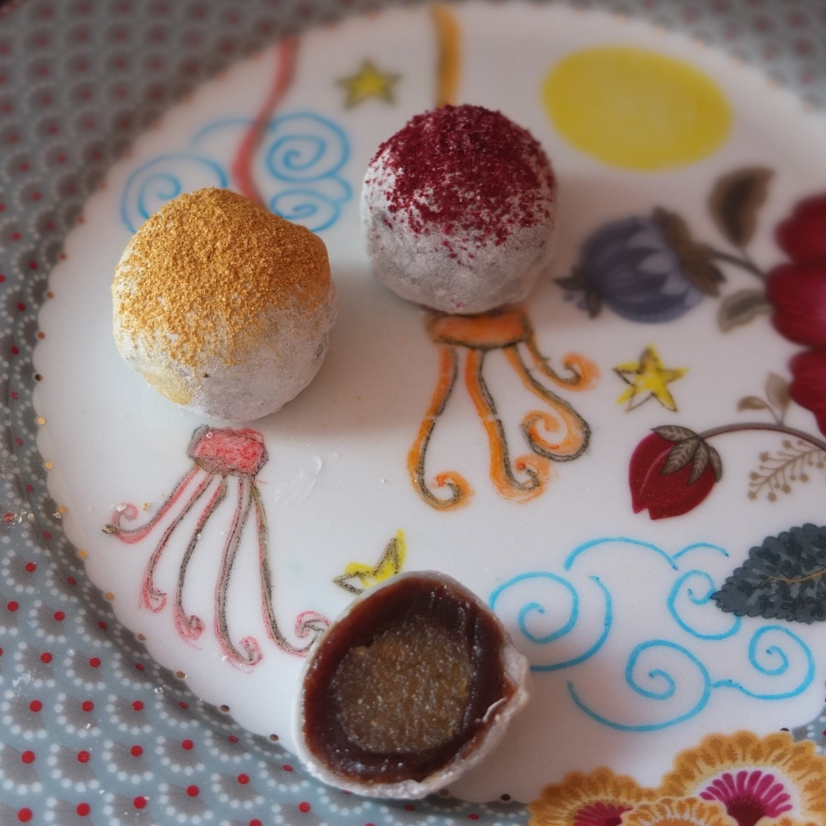 Red bean or black sesame and pineapple mochi rice cakes