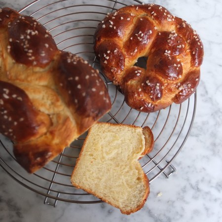 Lower-gluten plaited brioche