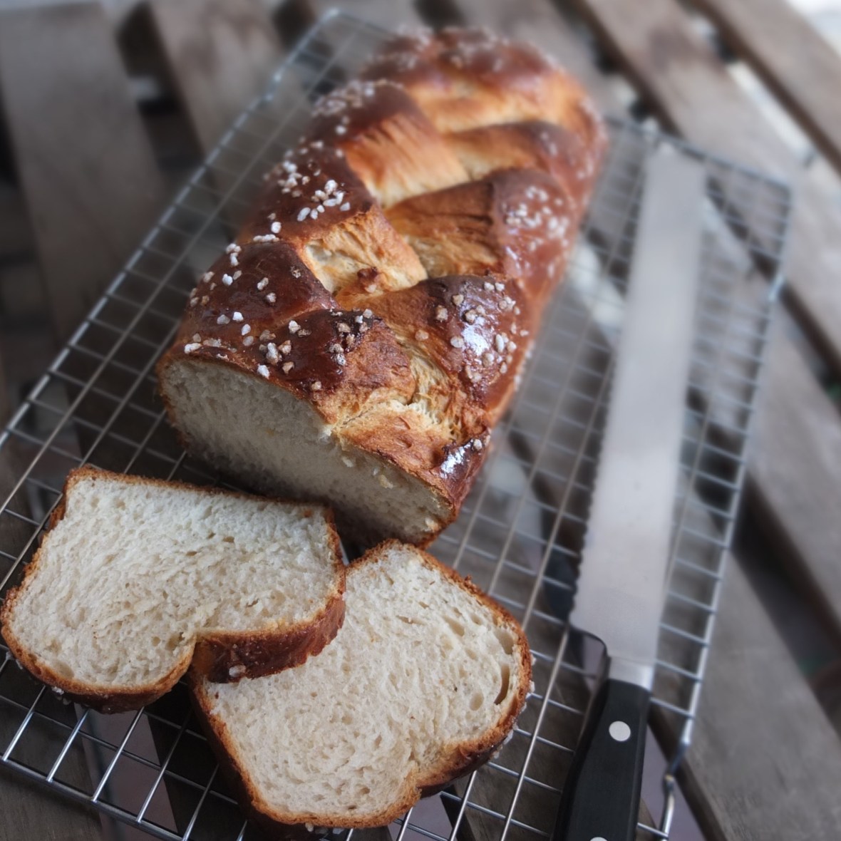 Plaited brioche with white spelt flour
