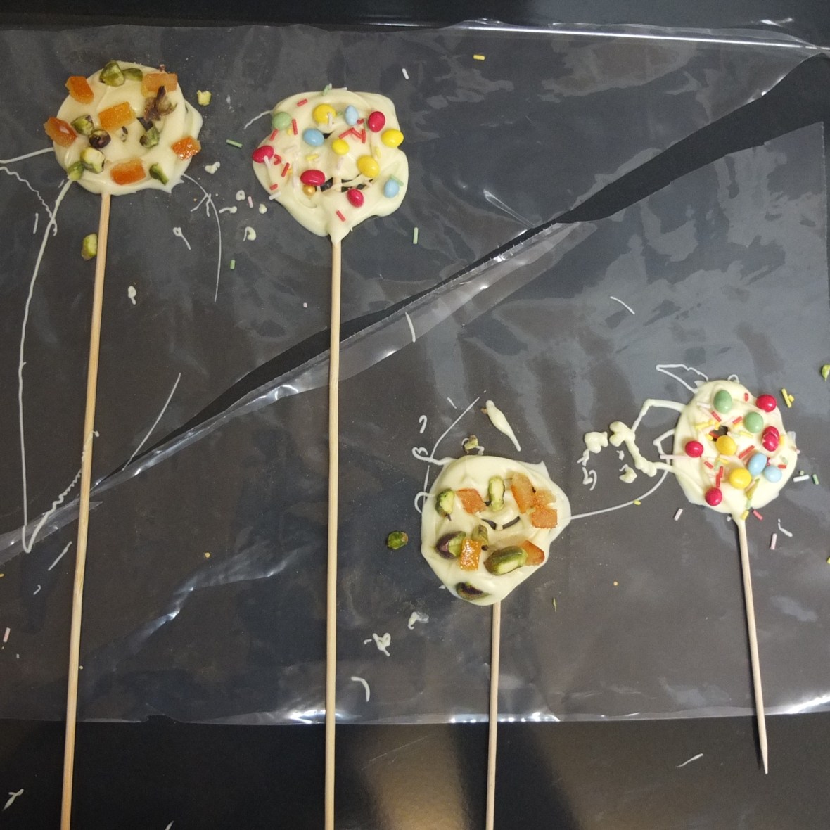 Chocolate lollilops - easy tempering with mycryo cocoa butter