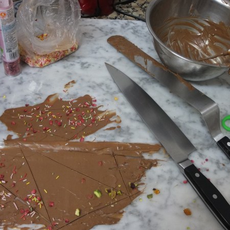 Chocolate shards - easy tempering with mycryo cocoa butter