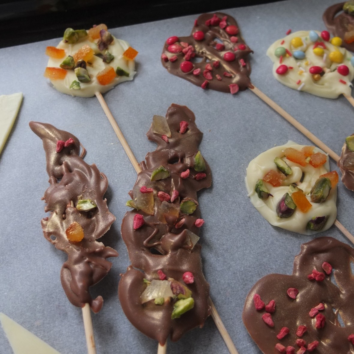 Chocolate decorations - easy tempering with mycryo cocoa butter