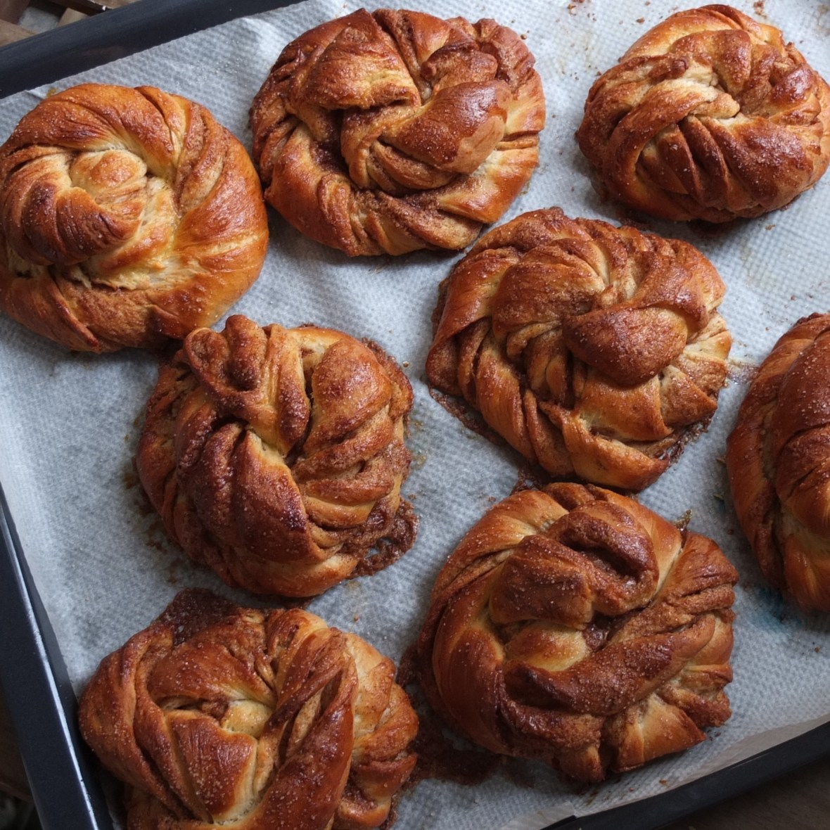 Kanelsnurrer - Scandinavian cinnamon twist buns