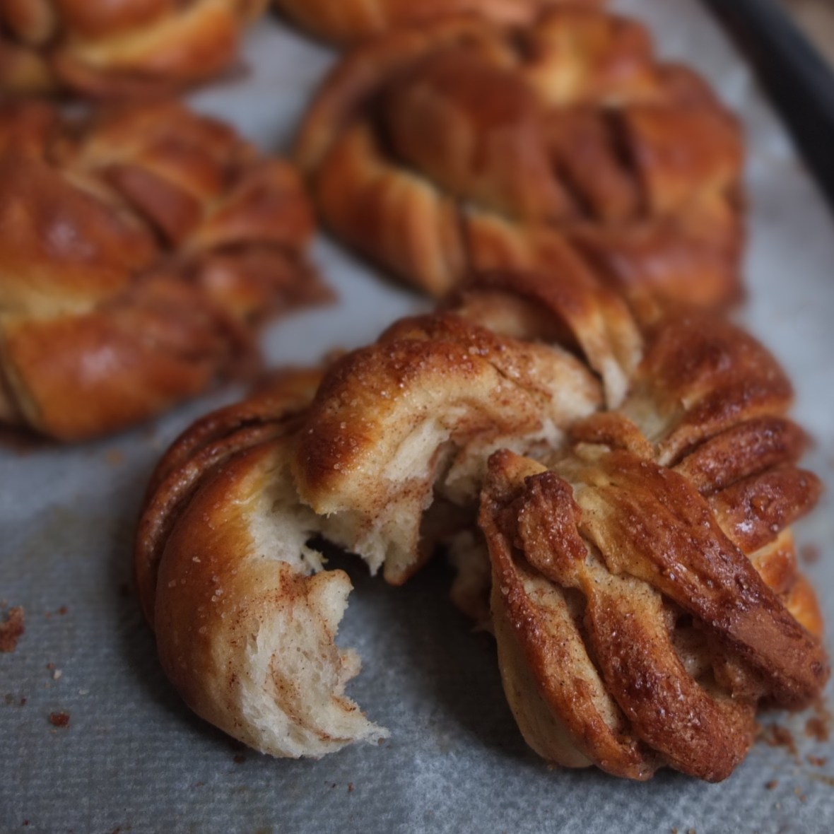 Kanelsnurrer - Scandinavian cinnamon twist buns