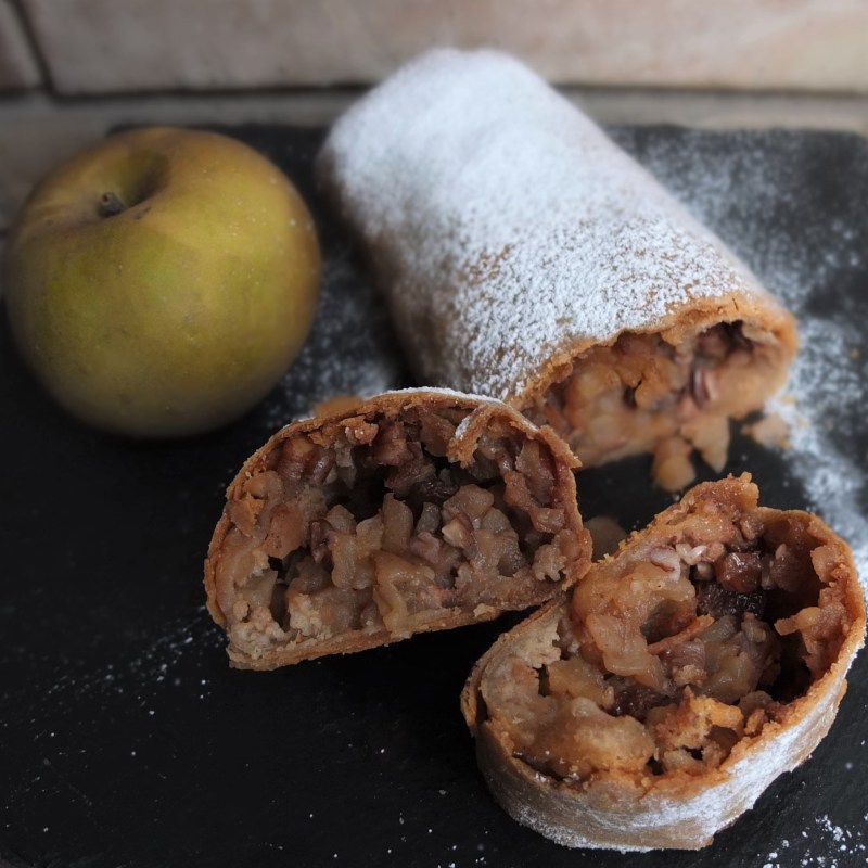 Lower-gluten apple strudel