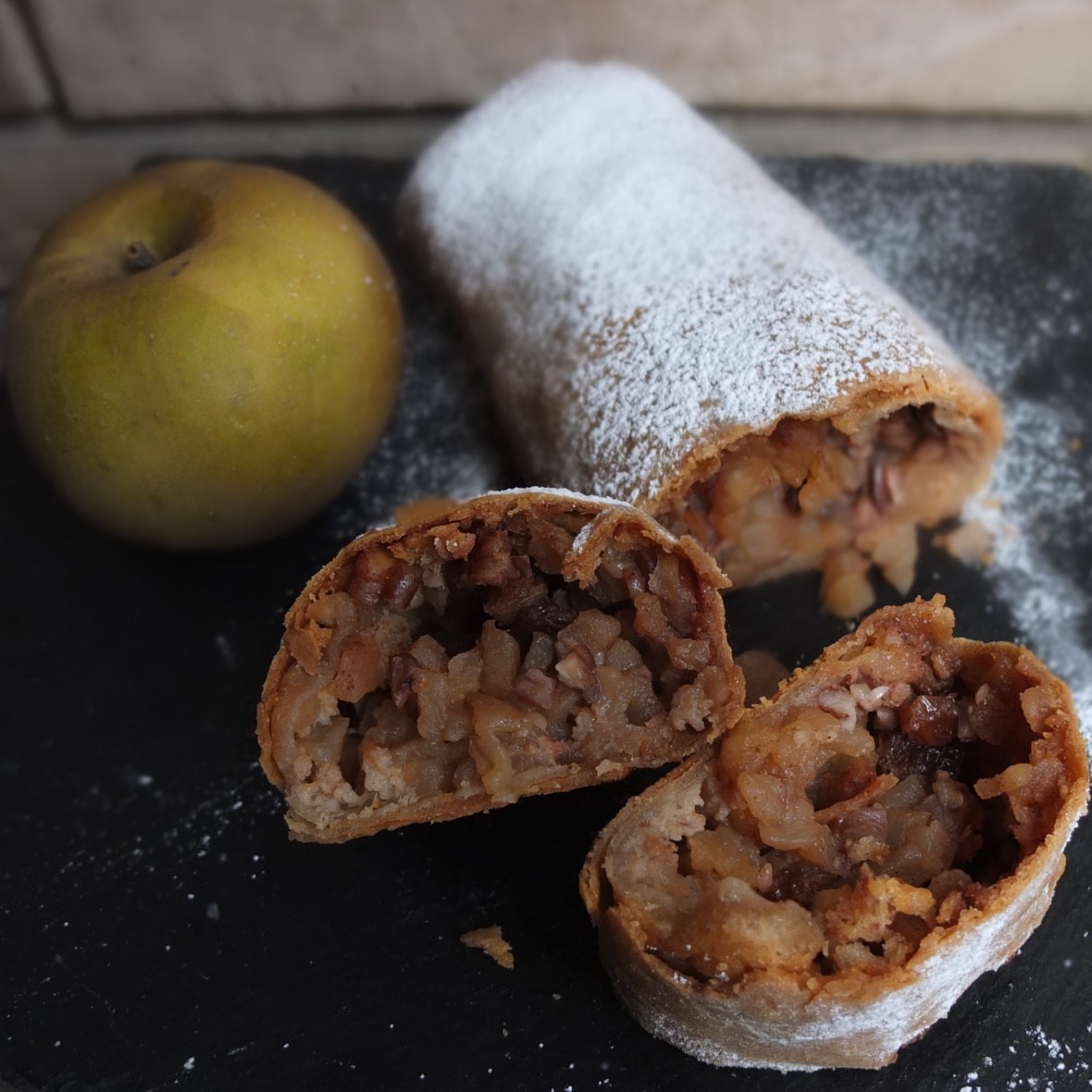 Lower-gluten apple strudel
