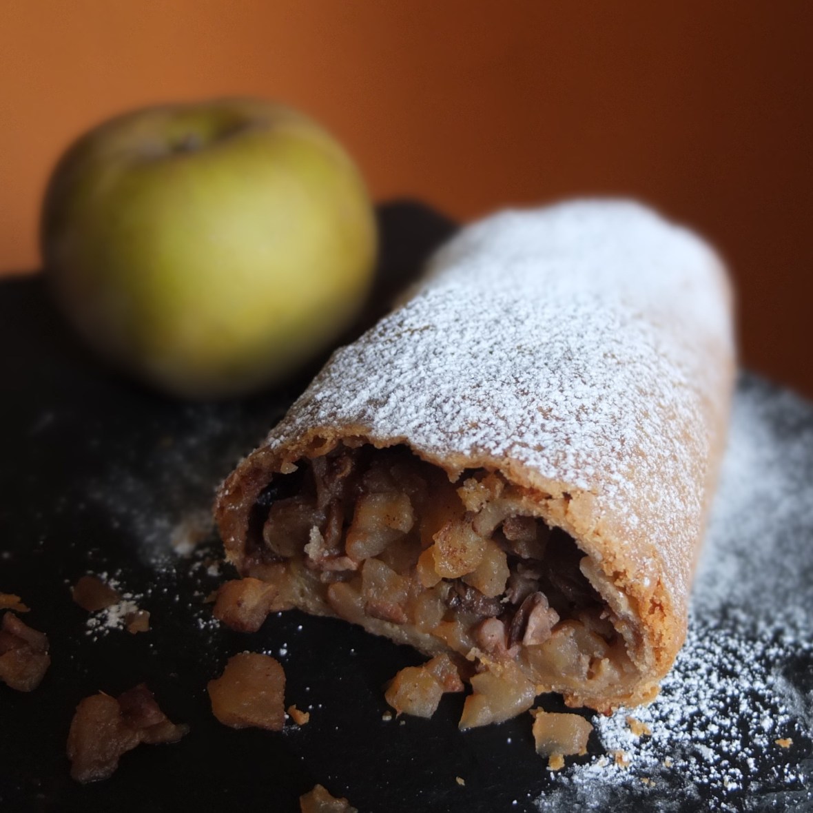 Lower-gluten apple strudel