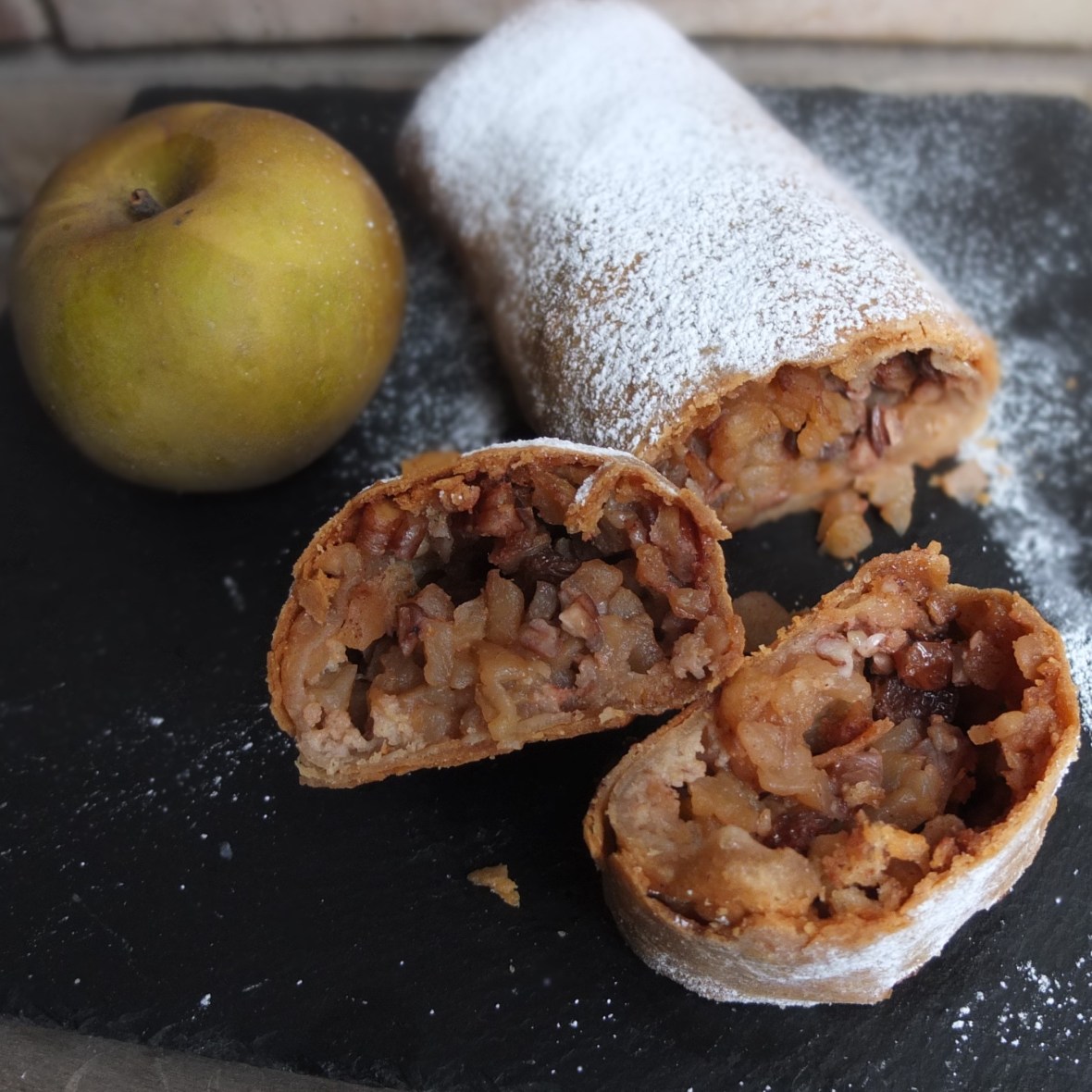 Lower-gluten apple strudel